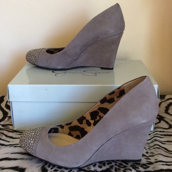 Jessica Simpson grey suede jewel studded toe wedges in size 8 1/2 - Picture 4 of 5